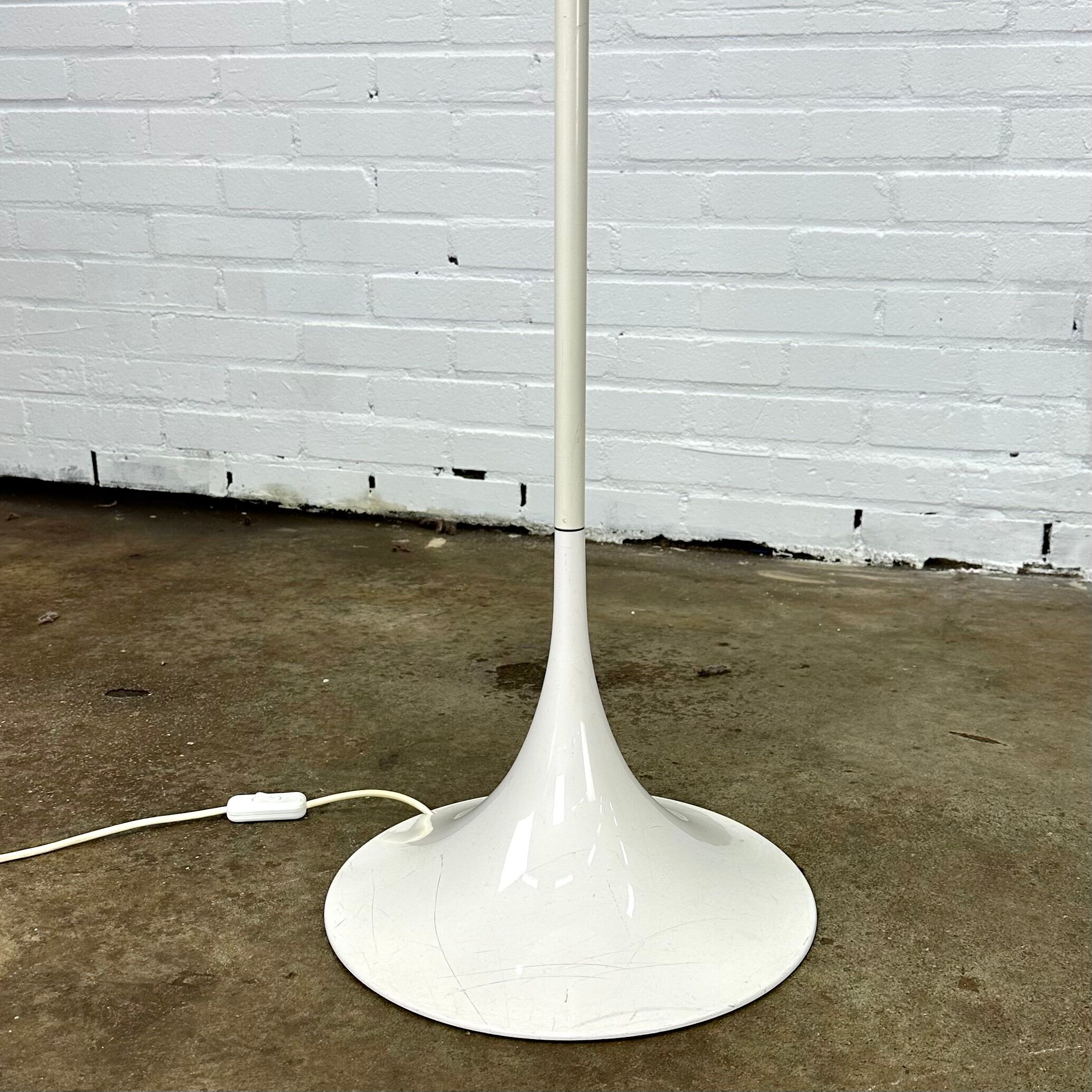 Lampadaire Panthella de Vener Panton, Louis Poulsen