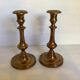 Paire d’anciens bougeoirs en laiton