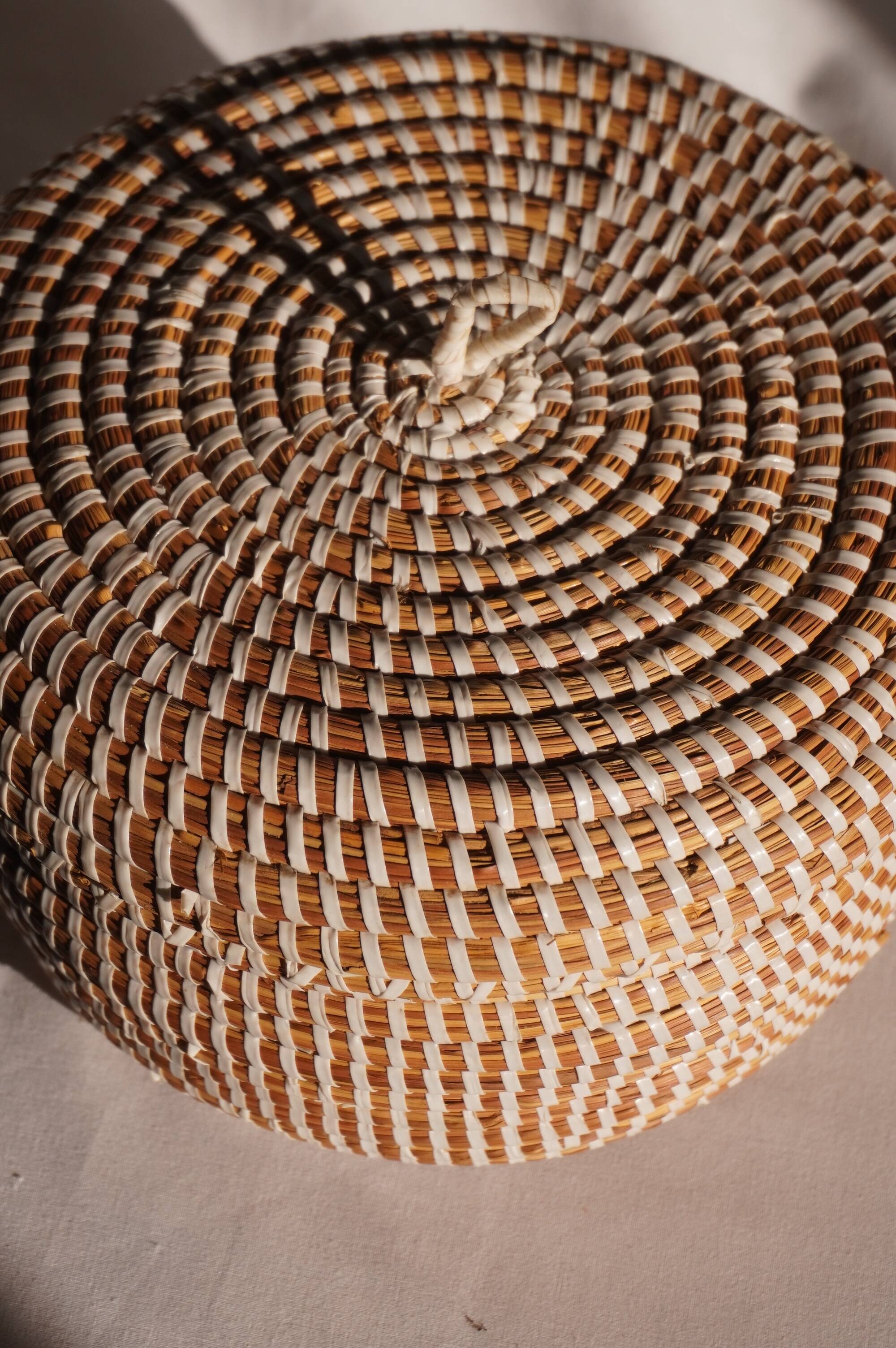 Panier en paille avec couvercle