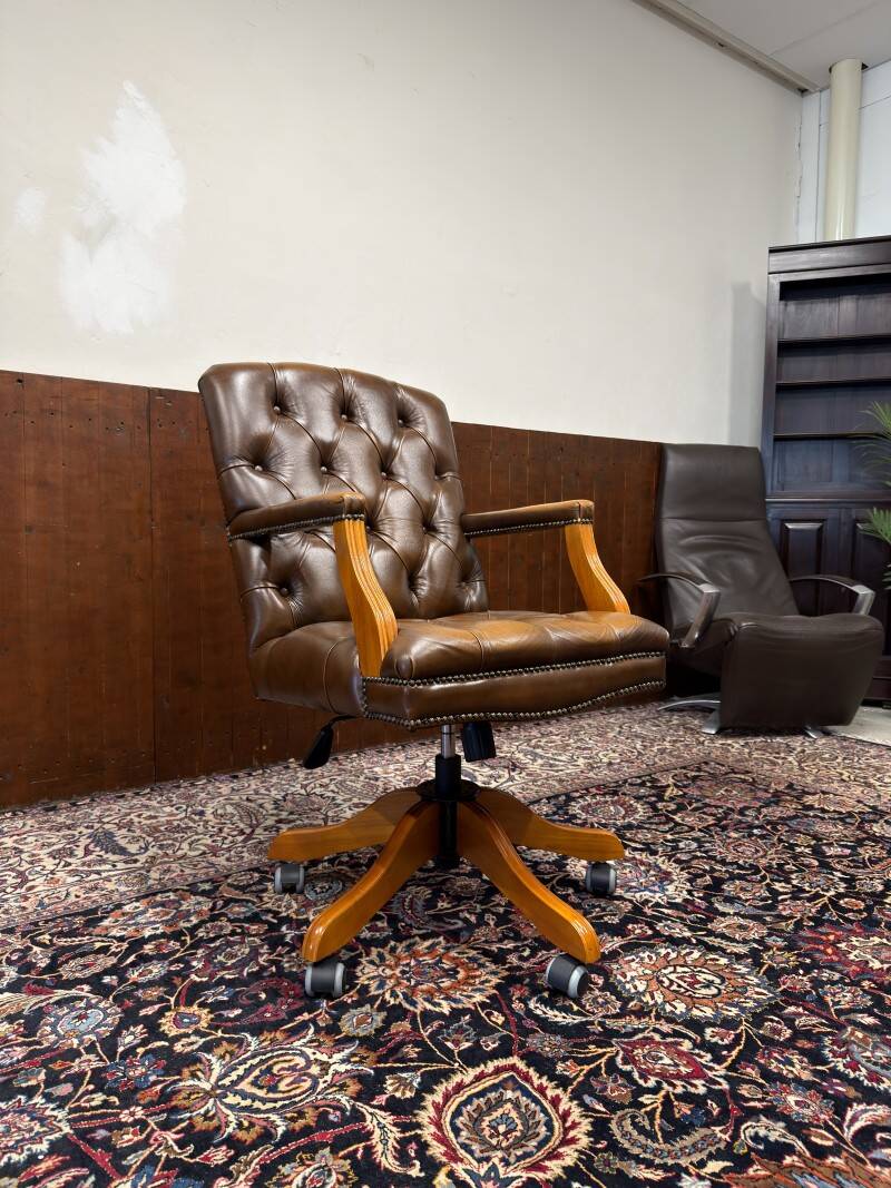 Chaise de bureau Chesterfield anglaise, chaise de président.