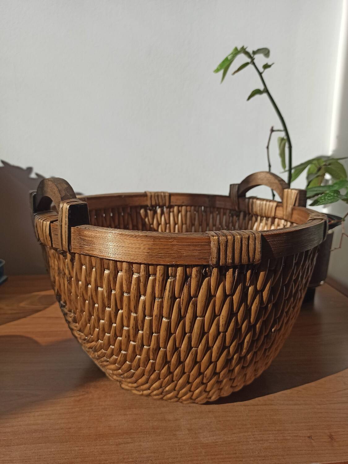 Vintage woven rattan basket - Traditional Asian wickerwork