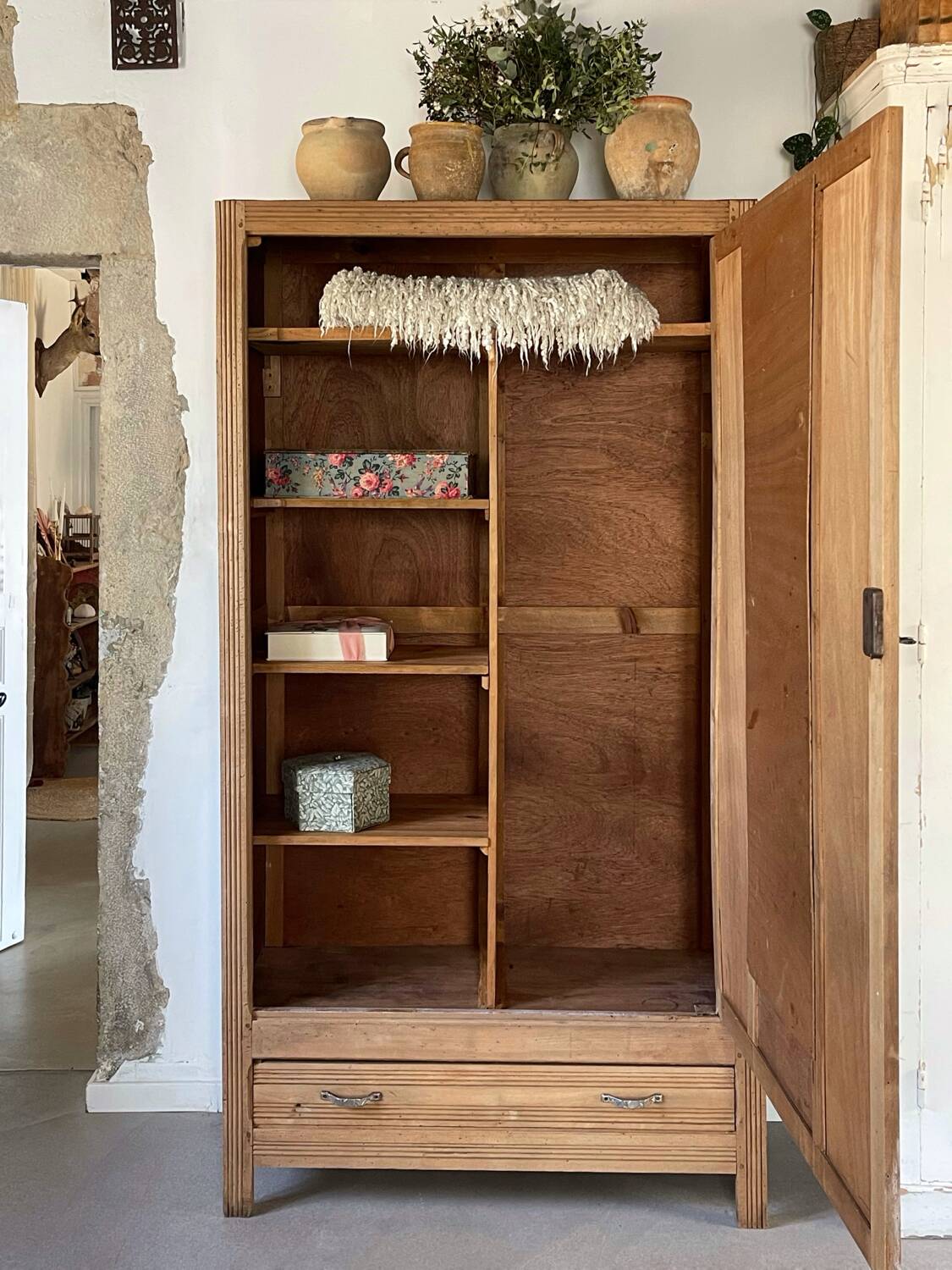 Art Deco bonnet maker