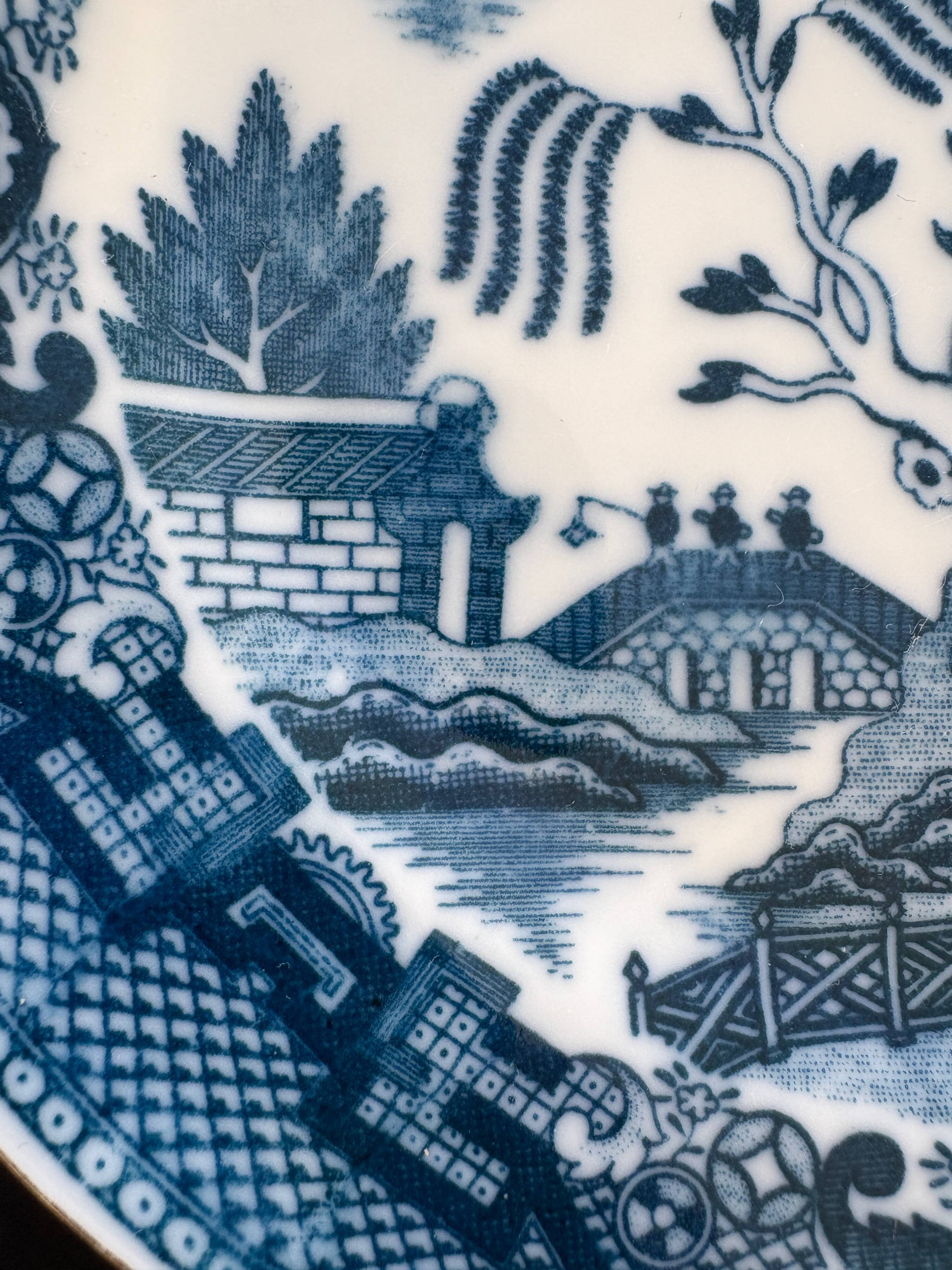 6 antique Blue Willow dessert plates