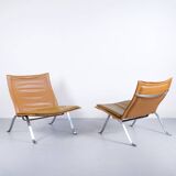 Imposante paire de fauteuils cuir et acier années 60'