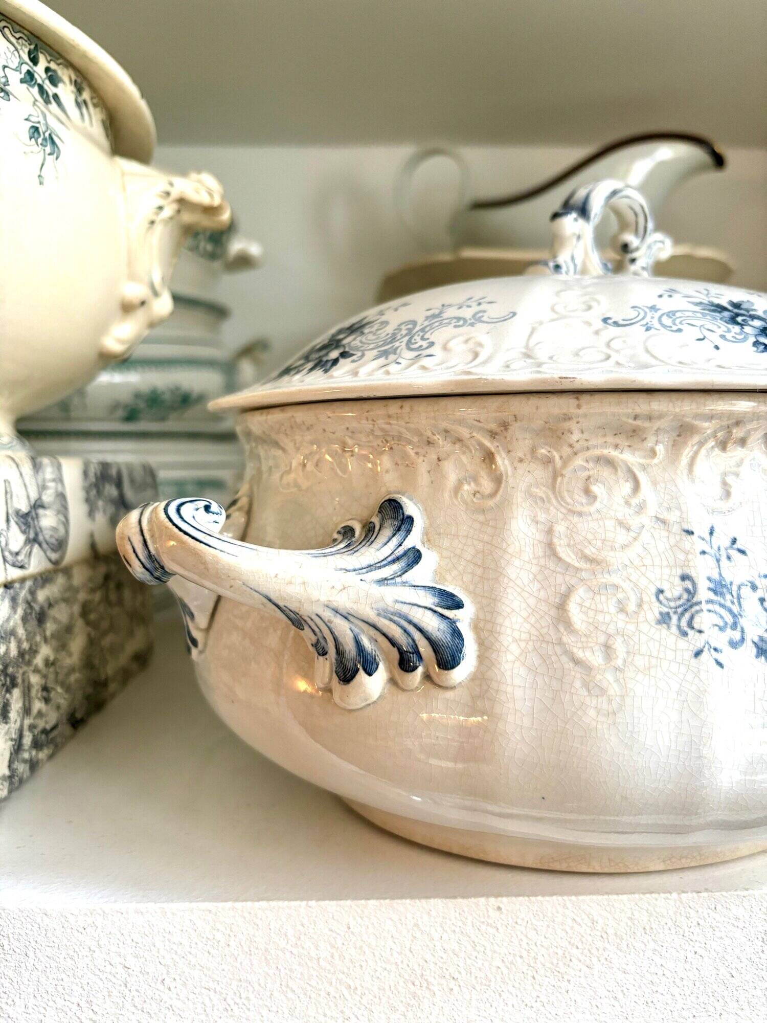 Sarreguemines tureen in iron clay, “Aida” service
