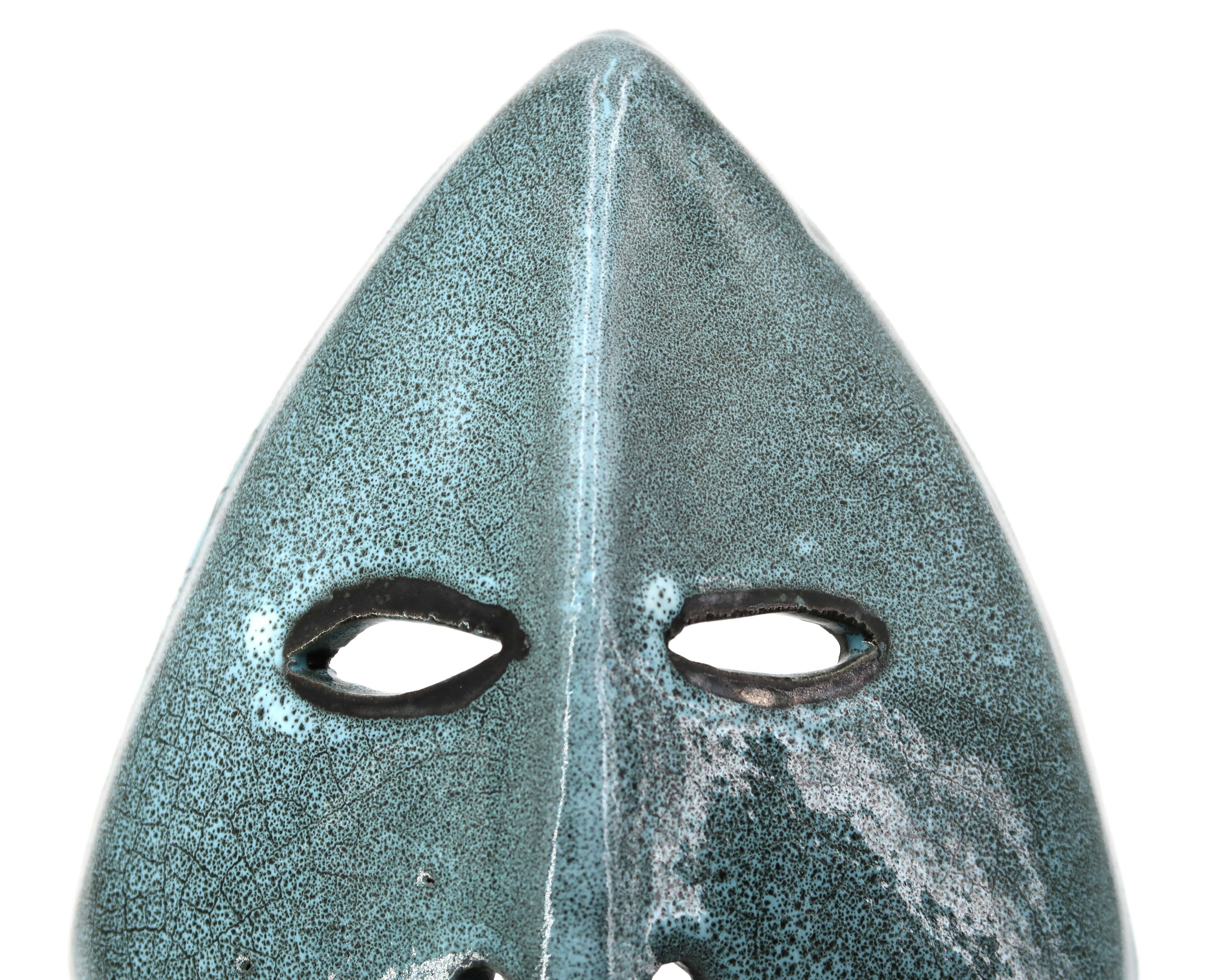 Masque Accolay en céramique bleue turquoise, années 60