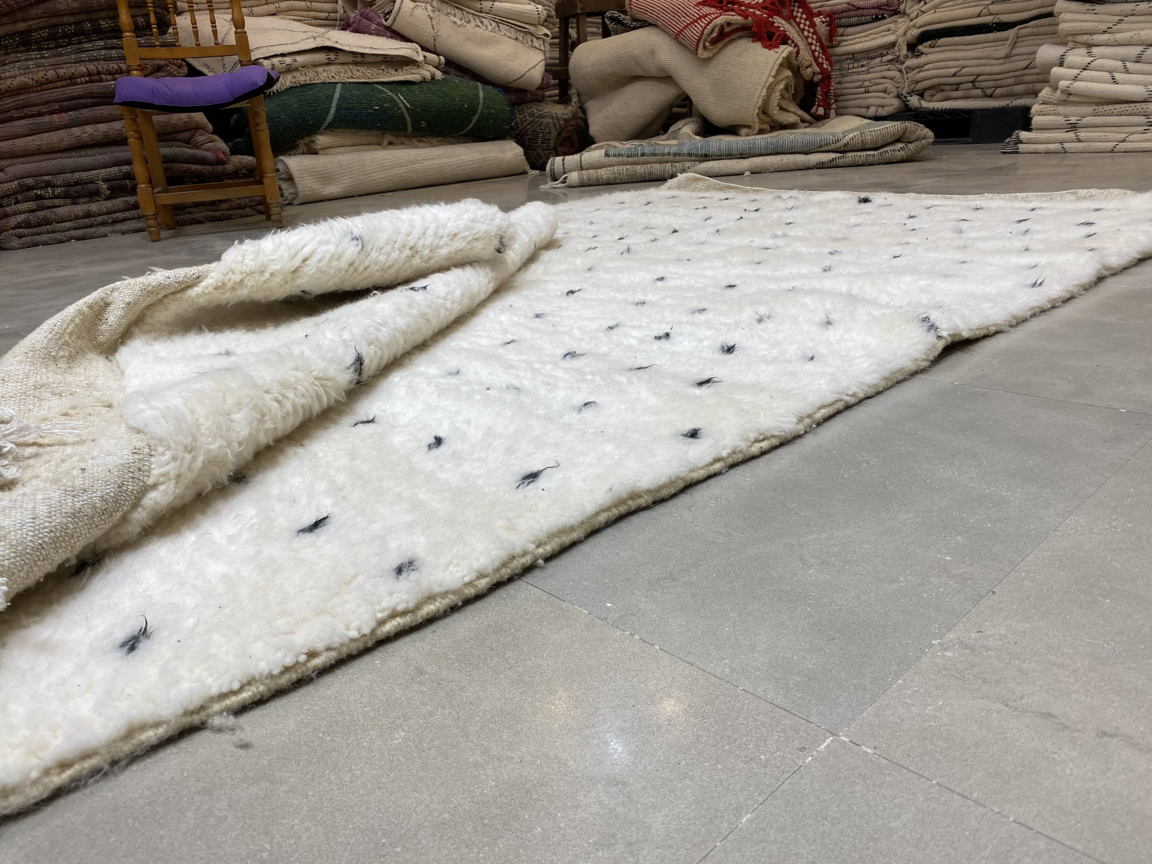 White wool mat with stitches