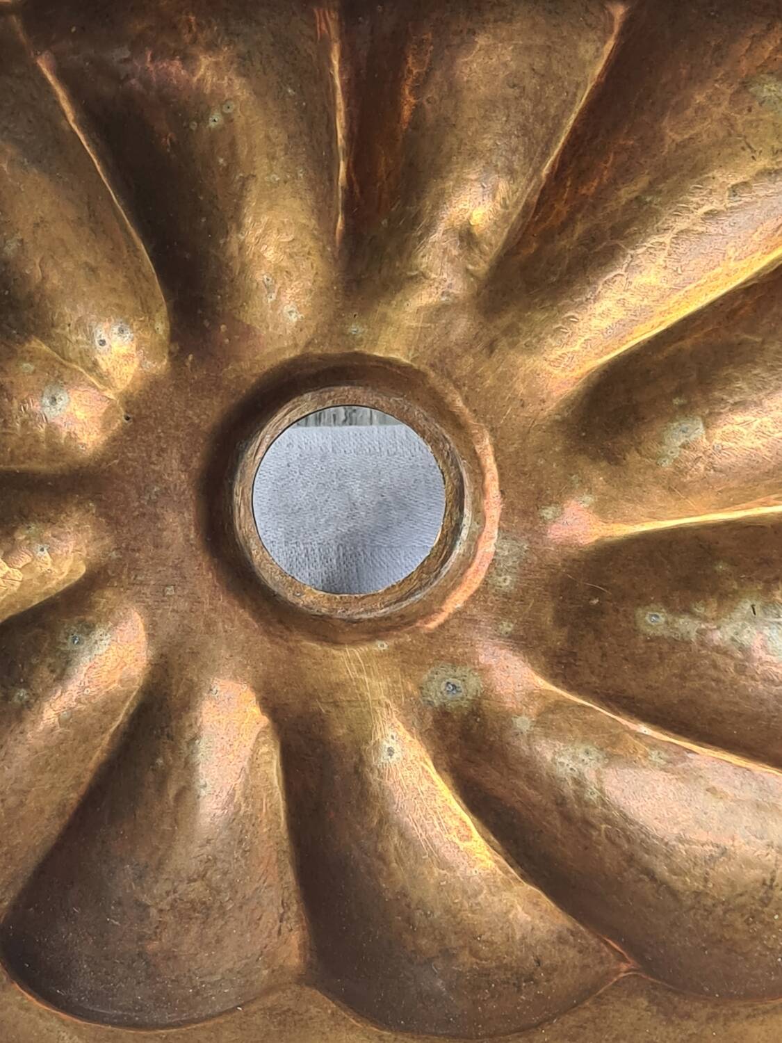 Basin, hammered copper shell hand basin