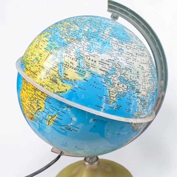 Mappemonde, globe terrestre lumineux ancien vintage