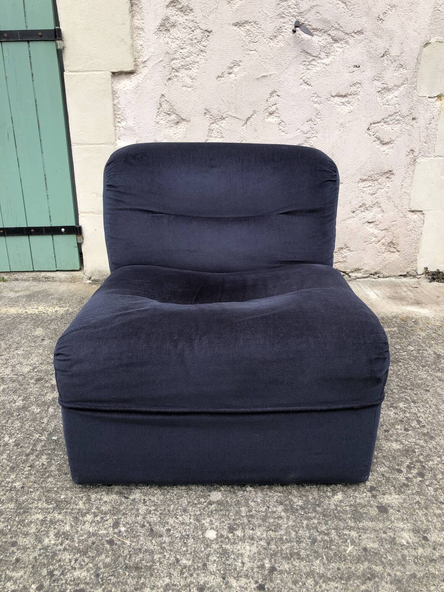 Driver / armchair and ottoman, in midnight blue velvet, 1970/1980