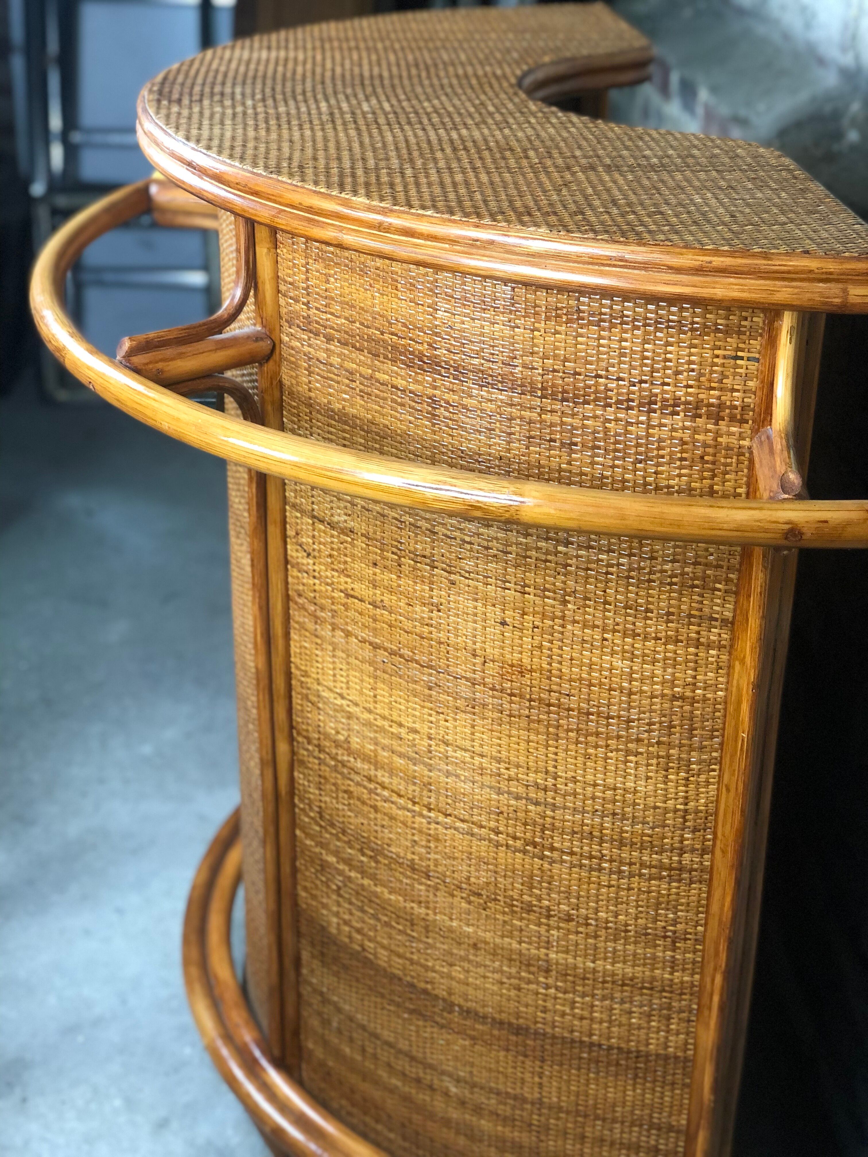 Bar and its 3 vintage stools in rattan and bamboo 1960'S