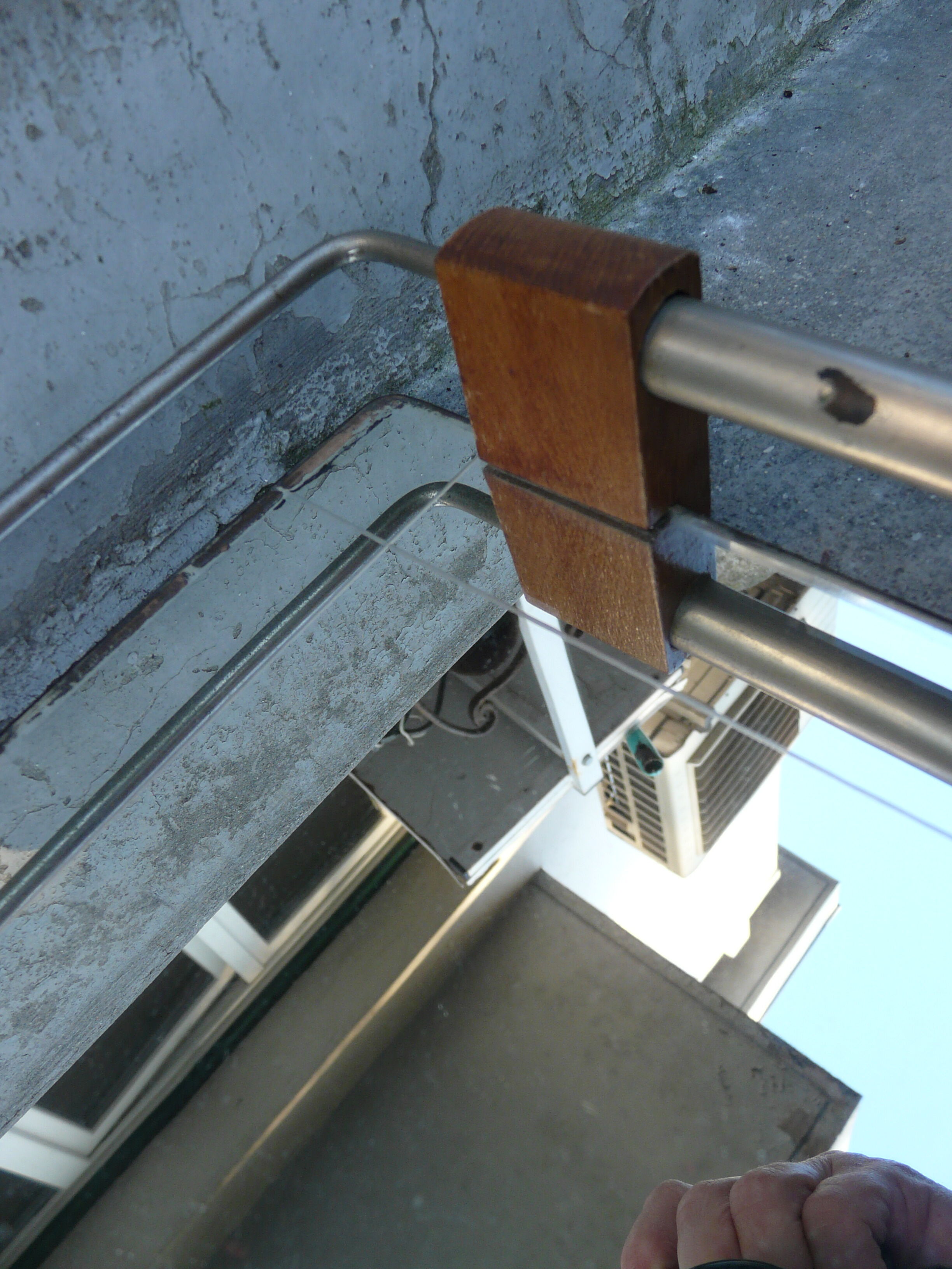 Plateau de service en bois et miroir