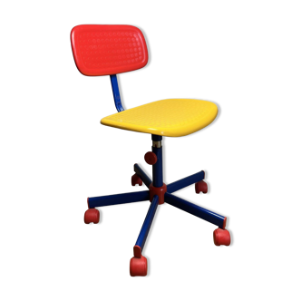 Chaise de bureau à roulettes pour enfant par ikea