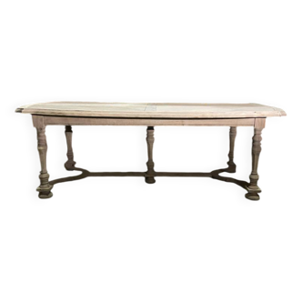 Grande table  en bois brut