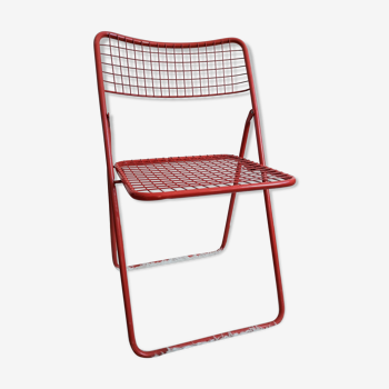 Chaise rouge Ted Net de Niels Gammelgaard