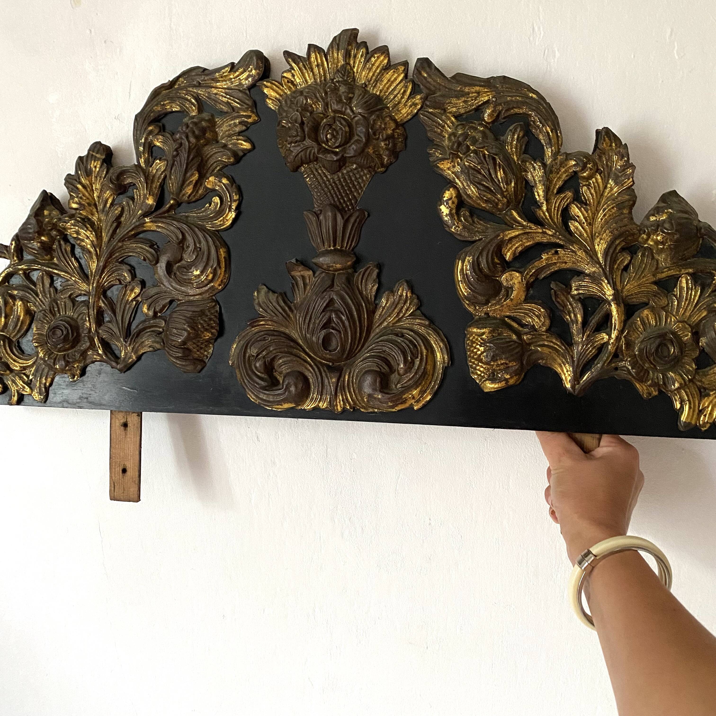 Pediment in blackened wood and 19th century embossed gilded metal foil