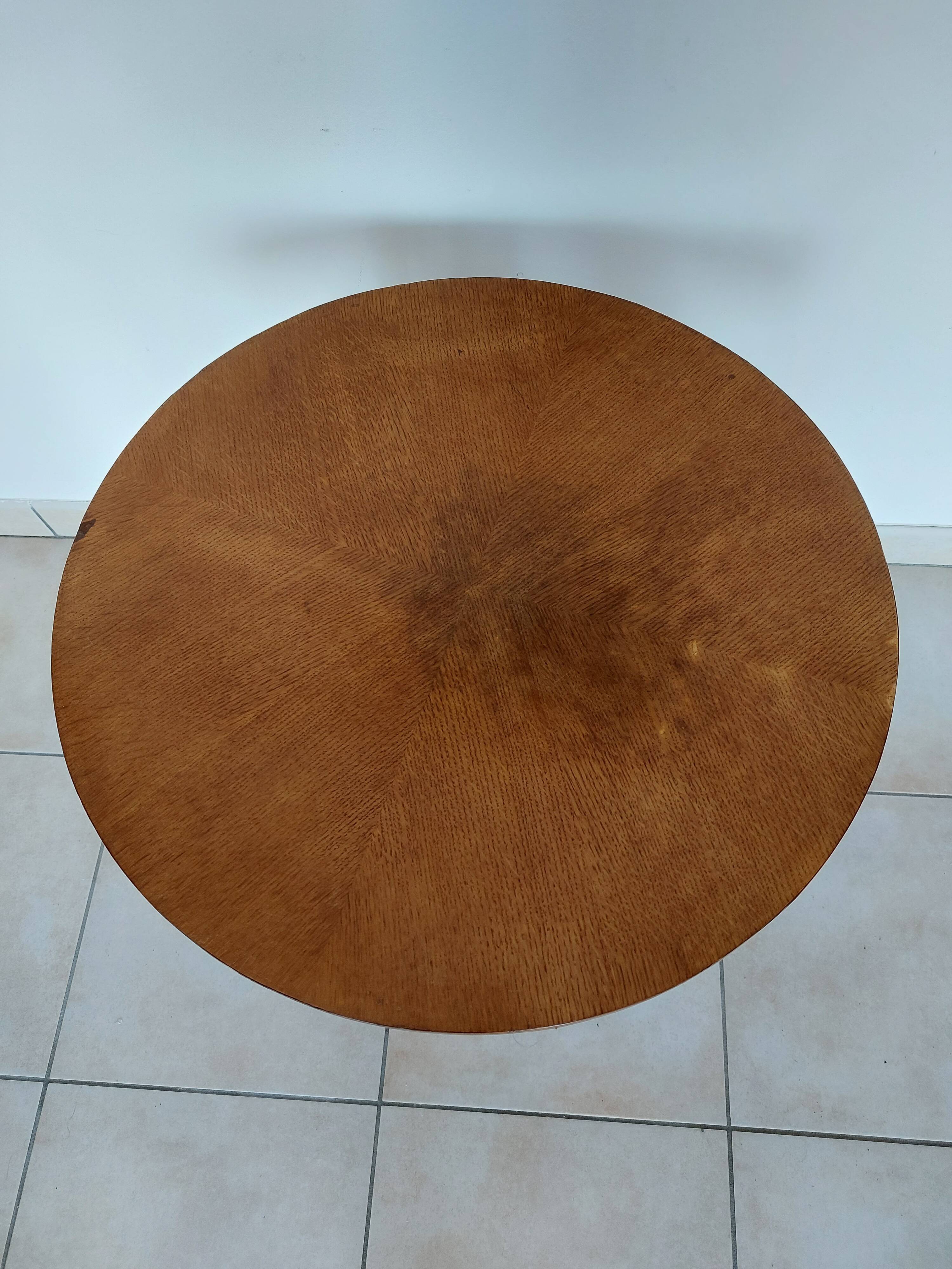 Tripod round coffee table