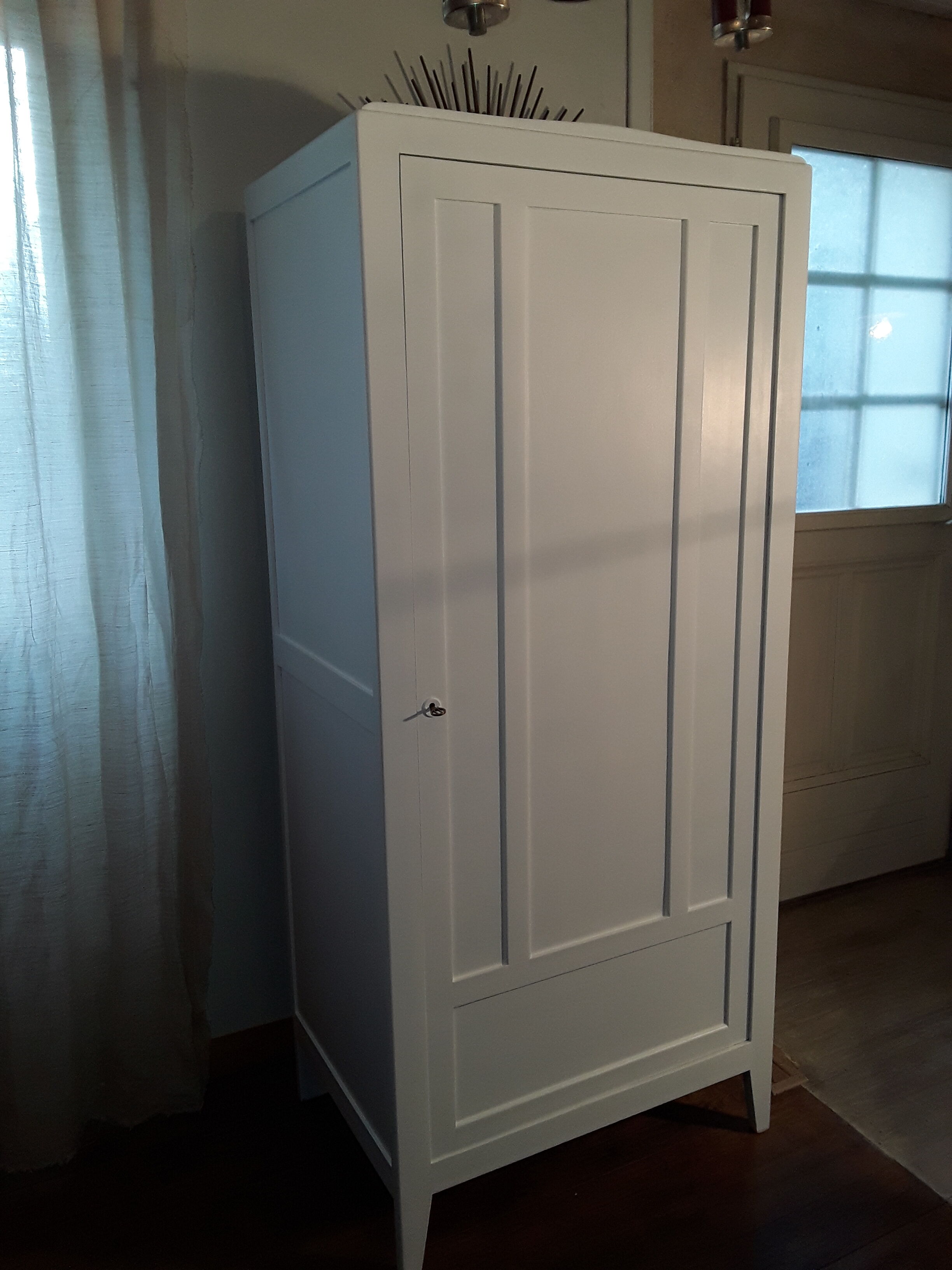 Paris wardrobe white hosier