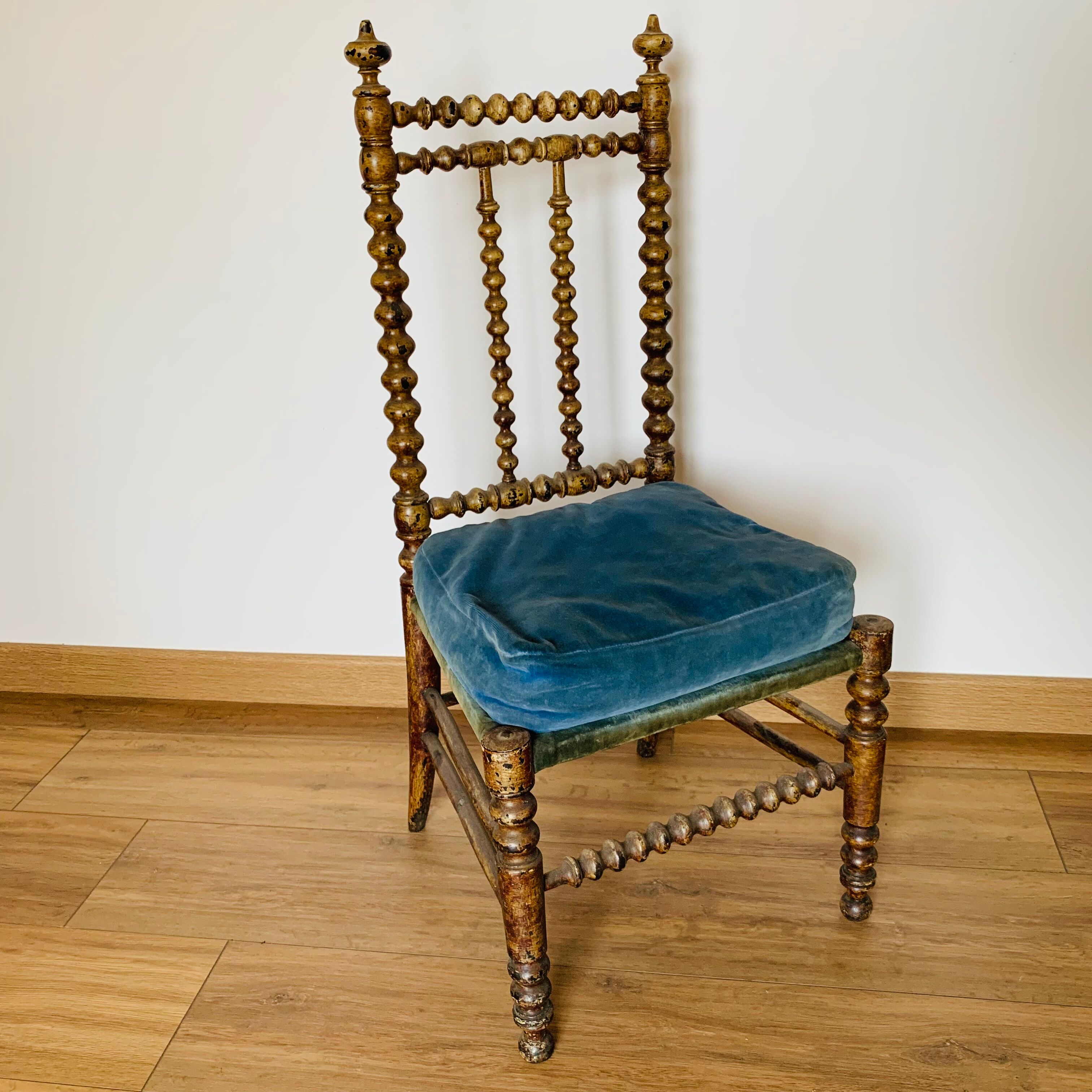 Nanny's chair in turned wood
