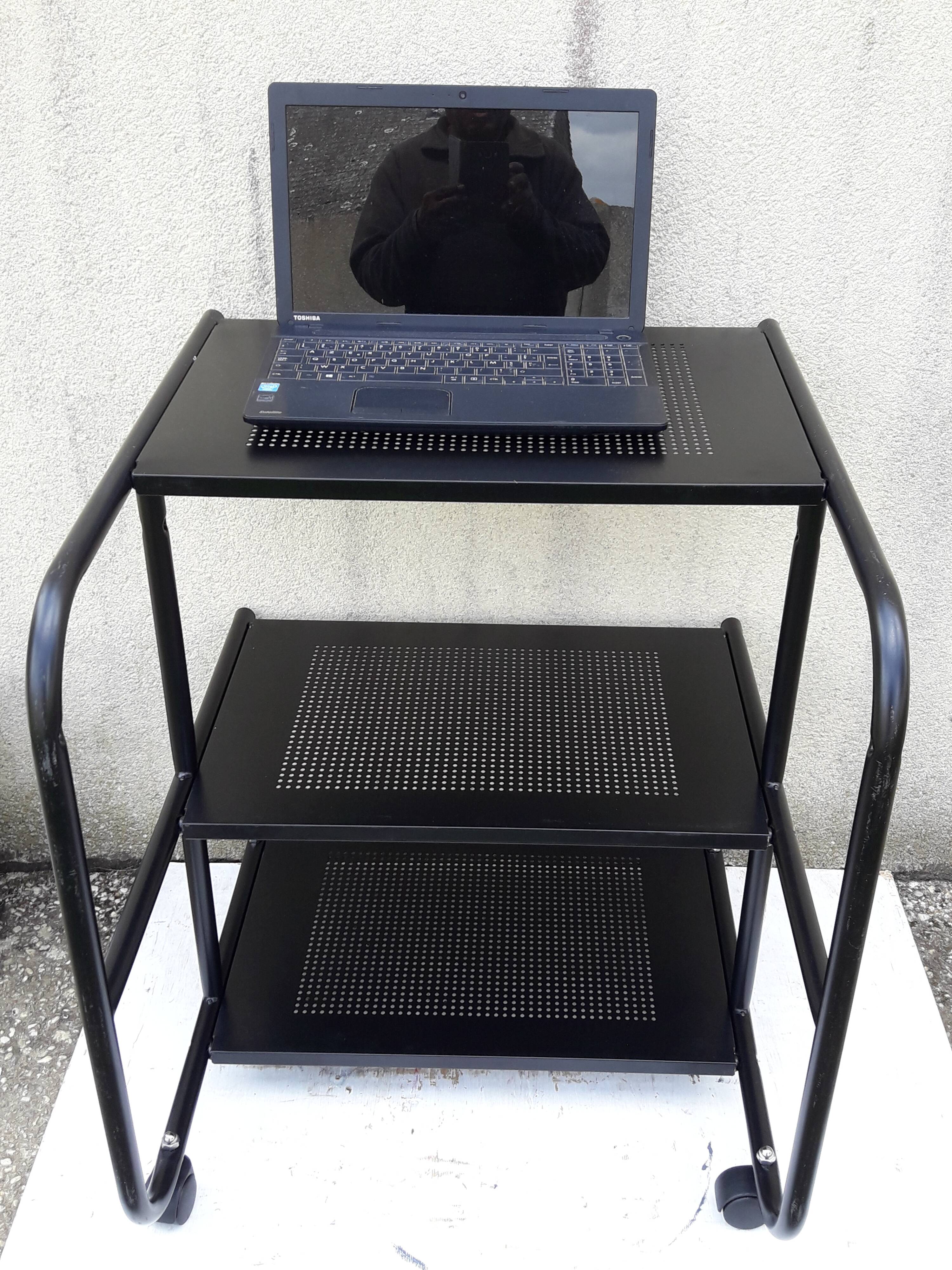 Black metal dessert 4 tablets on wheels