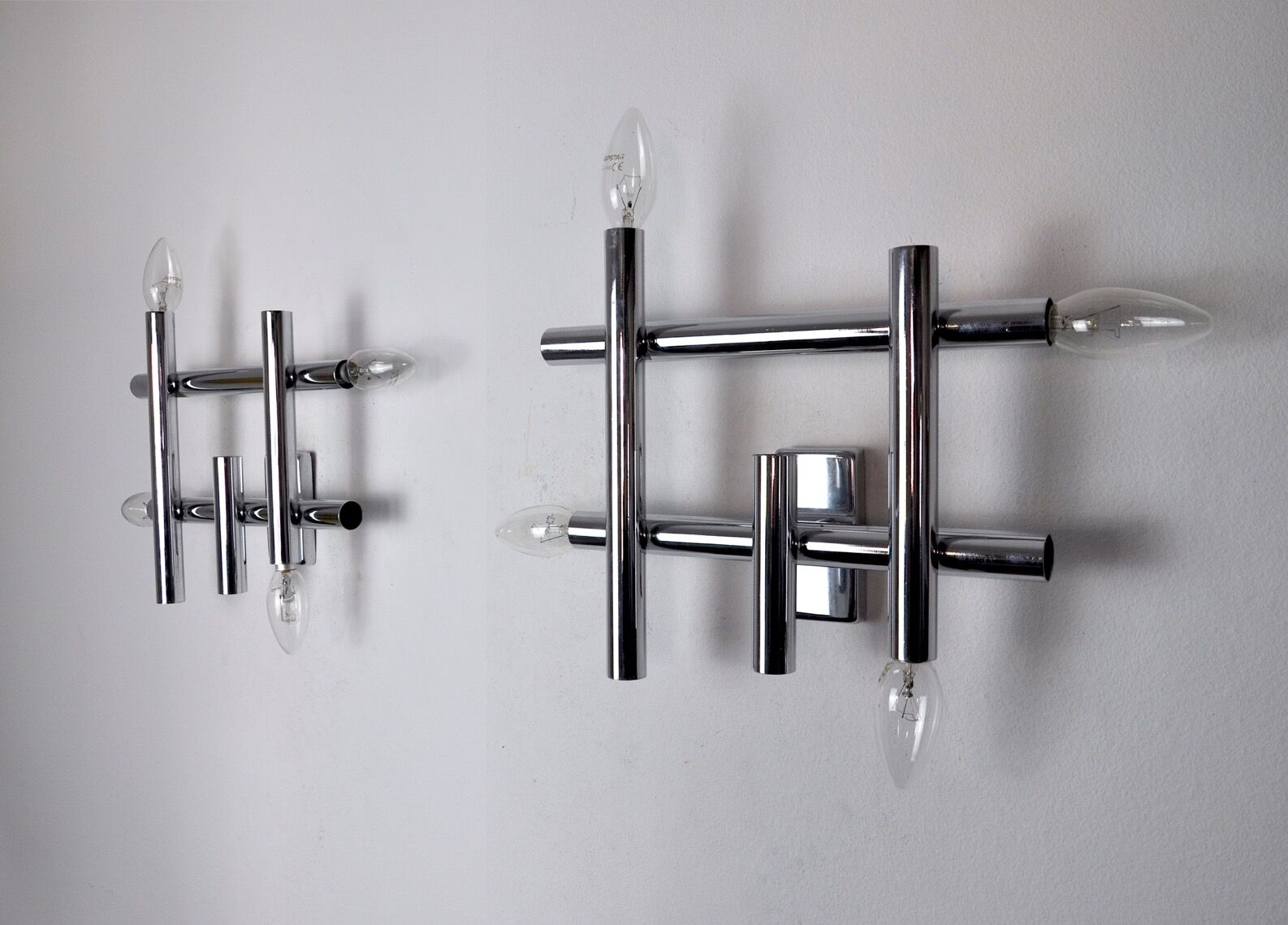 Pair of geometric wall lamps Maison Sciolari, 4feux, Italy, 1970
