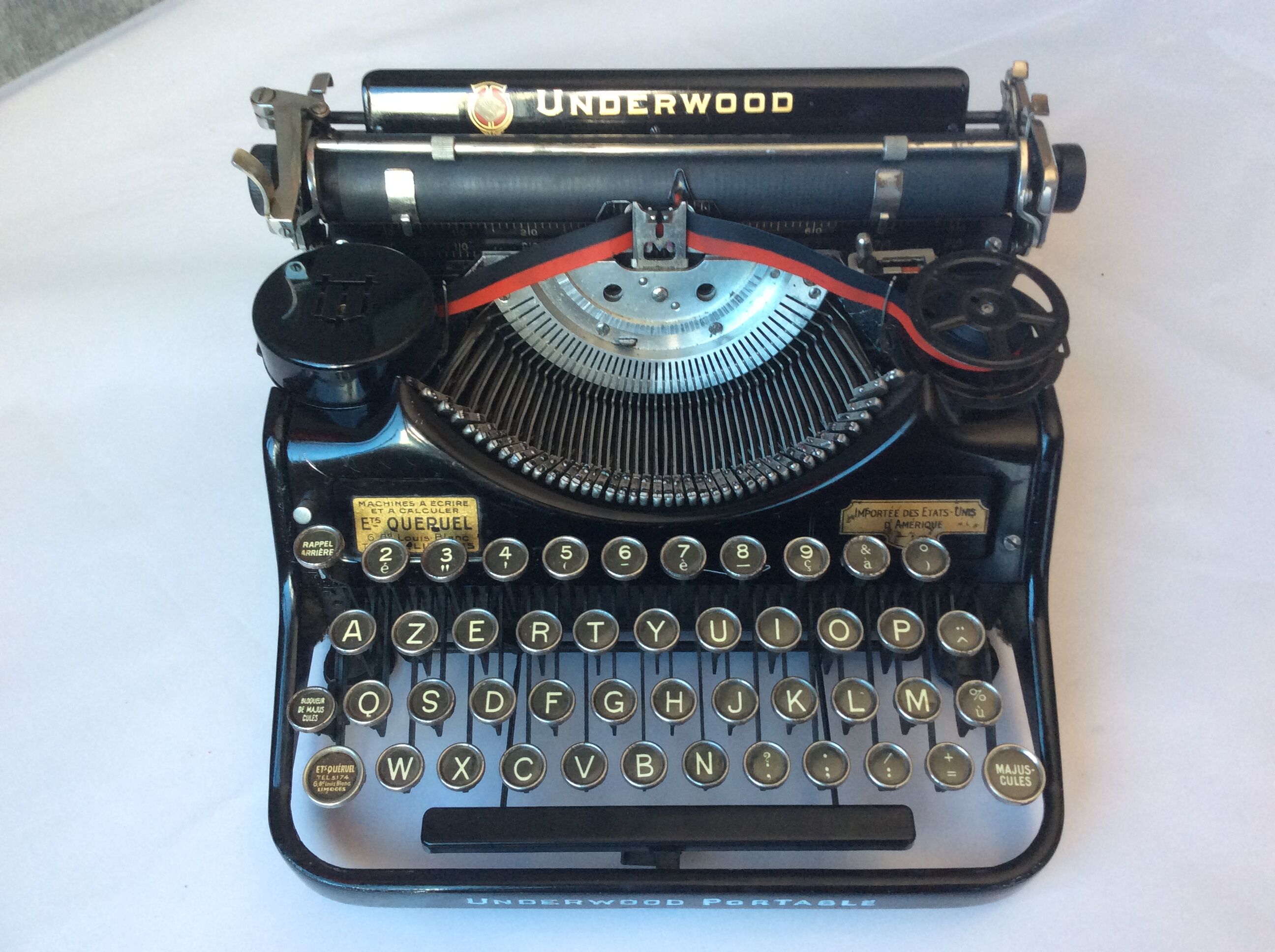 Old-typewriter Underwood portable