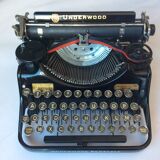 Old-typewriter Underwood portable