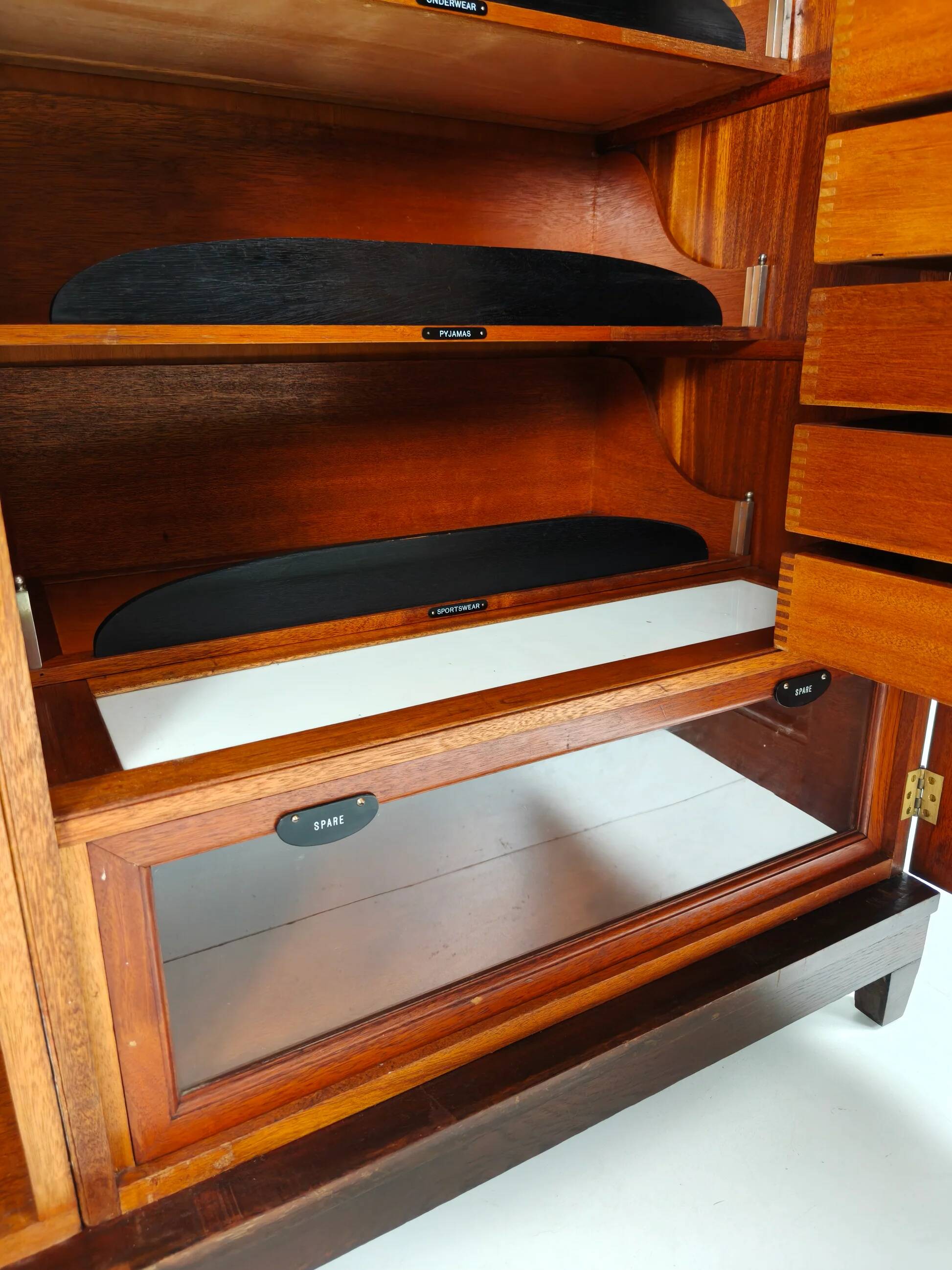 Belle garde-robe pour homme Art déco anglais des années 1920 Compactom Ltd