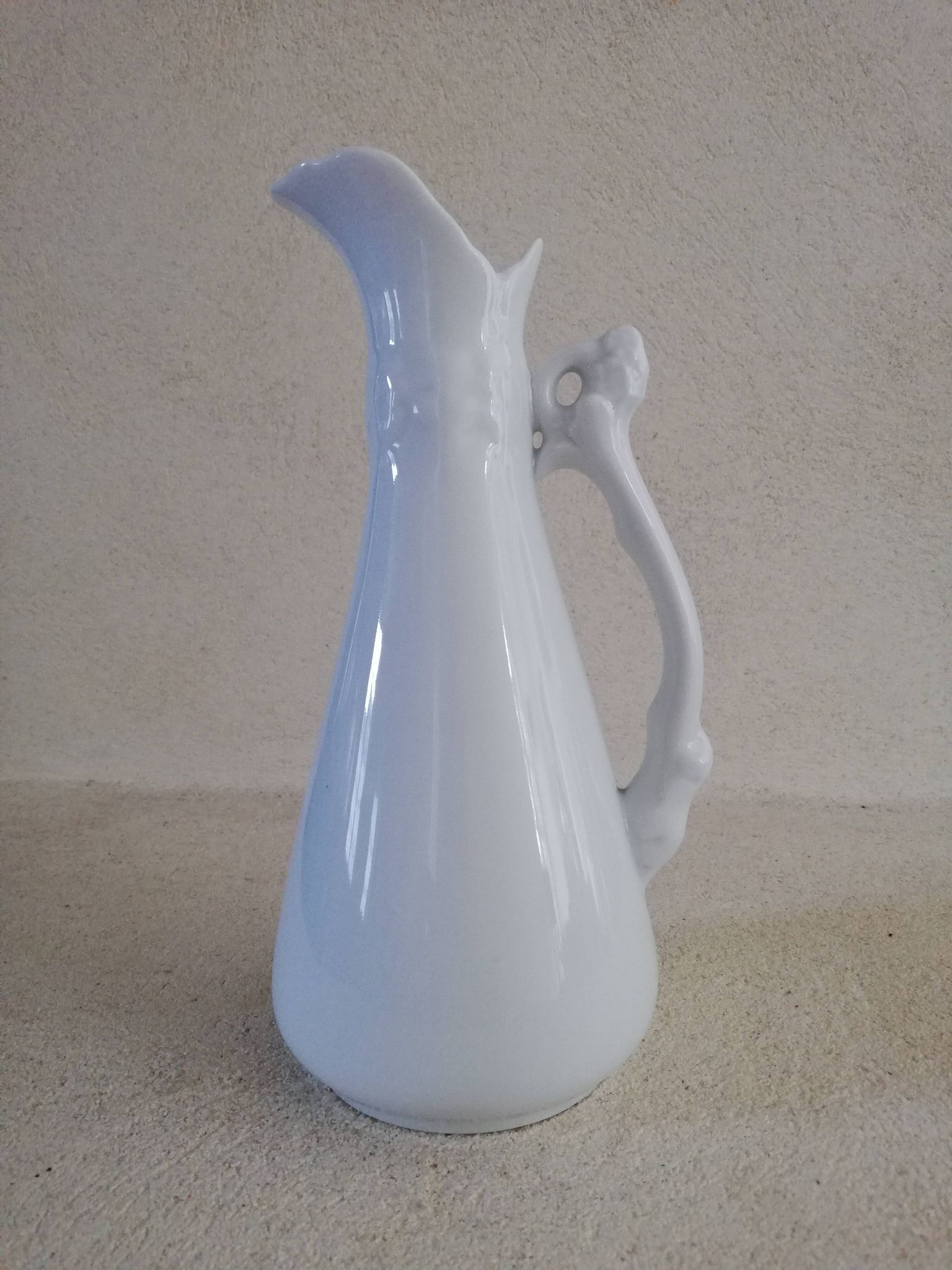 Aiguière en porcelaine de Limoges