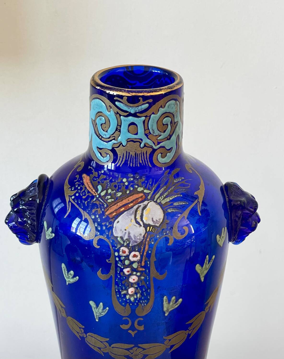 Vase en verre émaillé Art Nouveau.