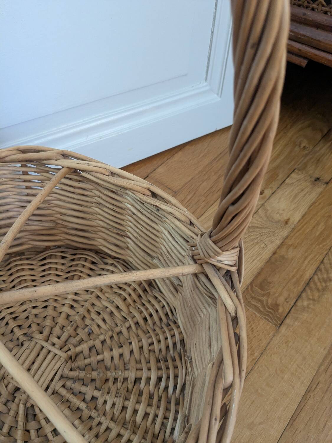 Wicker bottle basket