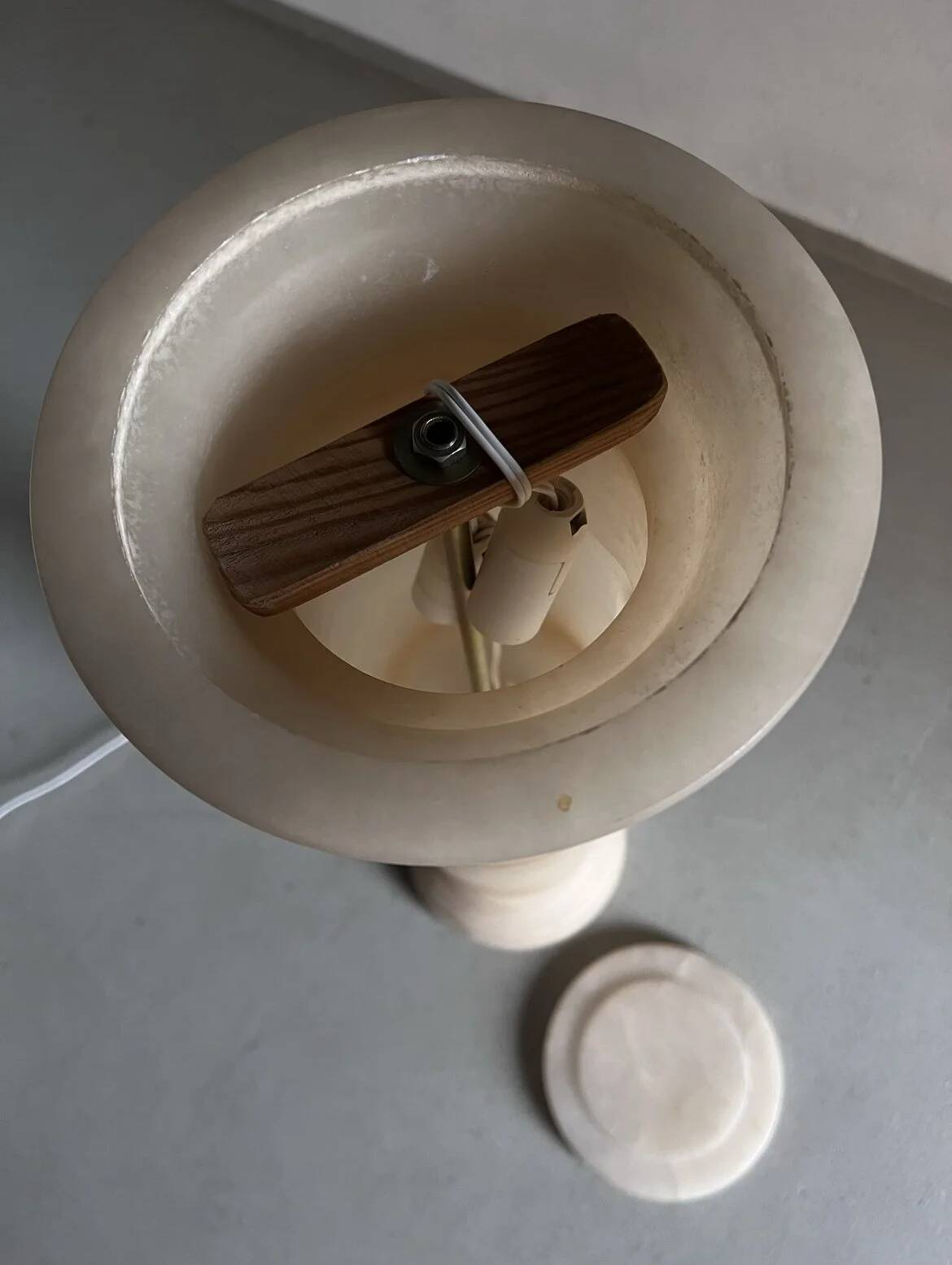 Alabaster column pedestal floor lamp | Italy | 1980s