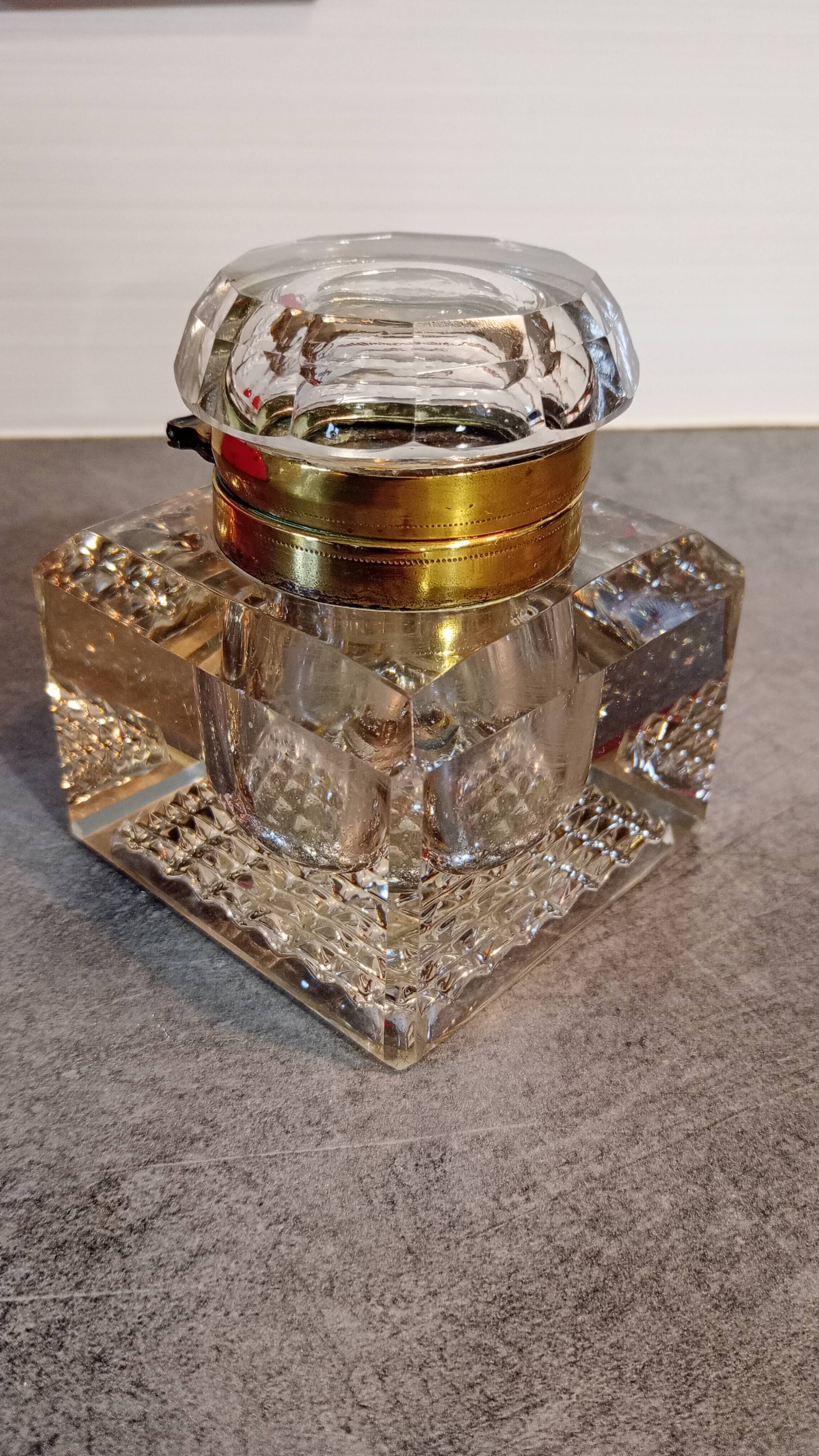 Encrier en cristal taillé et bronze