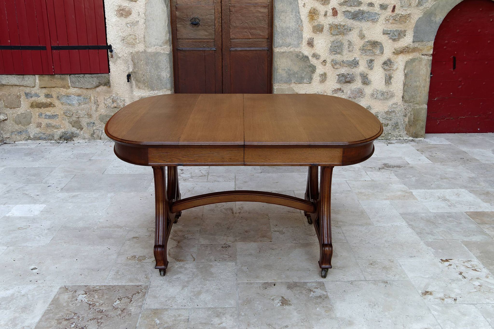Dining room table by Maison Krieger, Art Nouveau, circa 1900, in solid oak