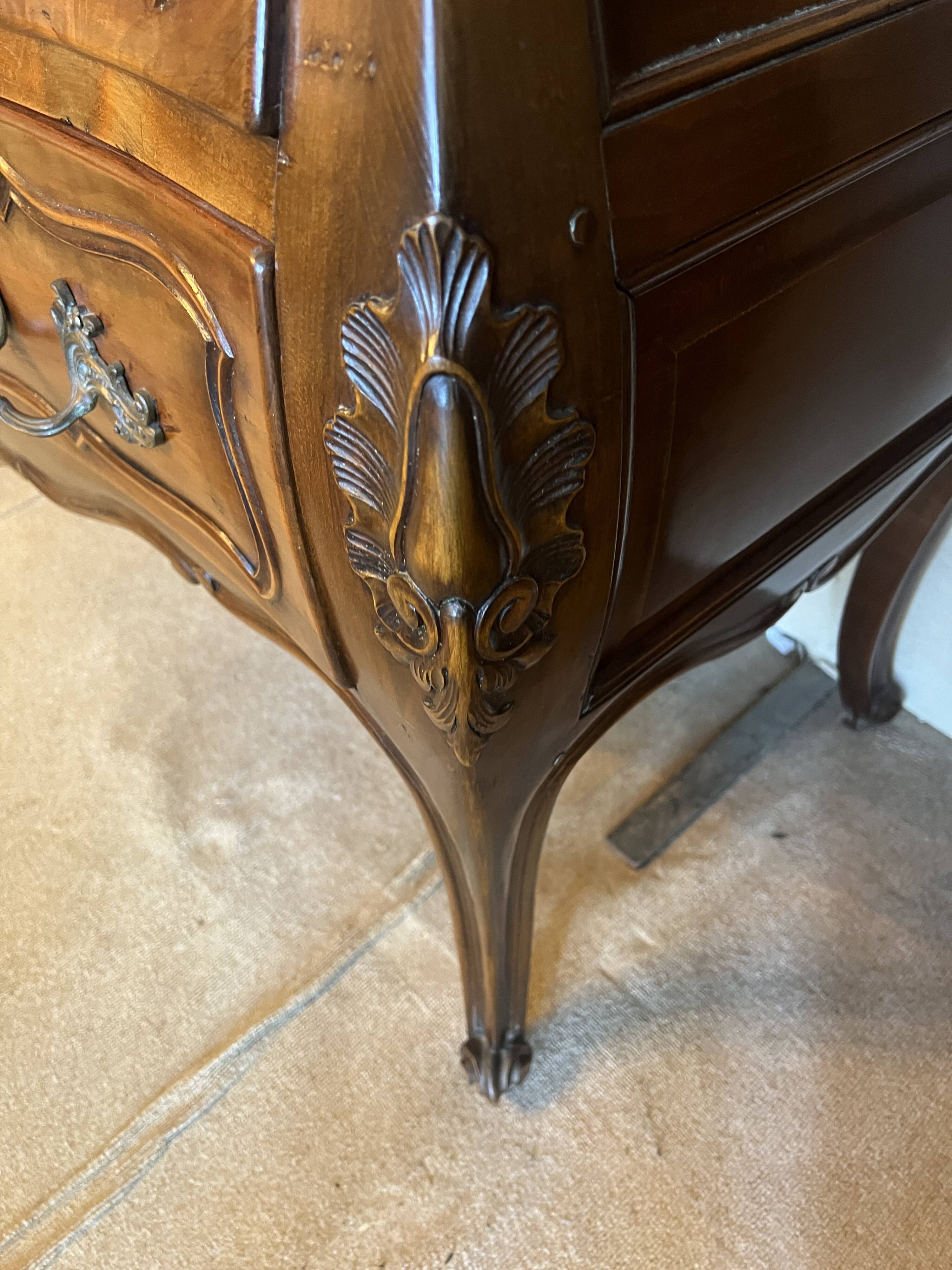 Commode de style louis XV , bois naturel