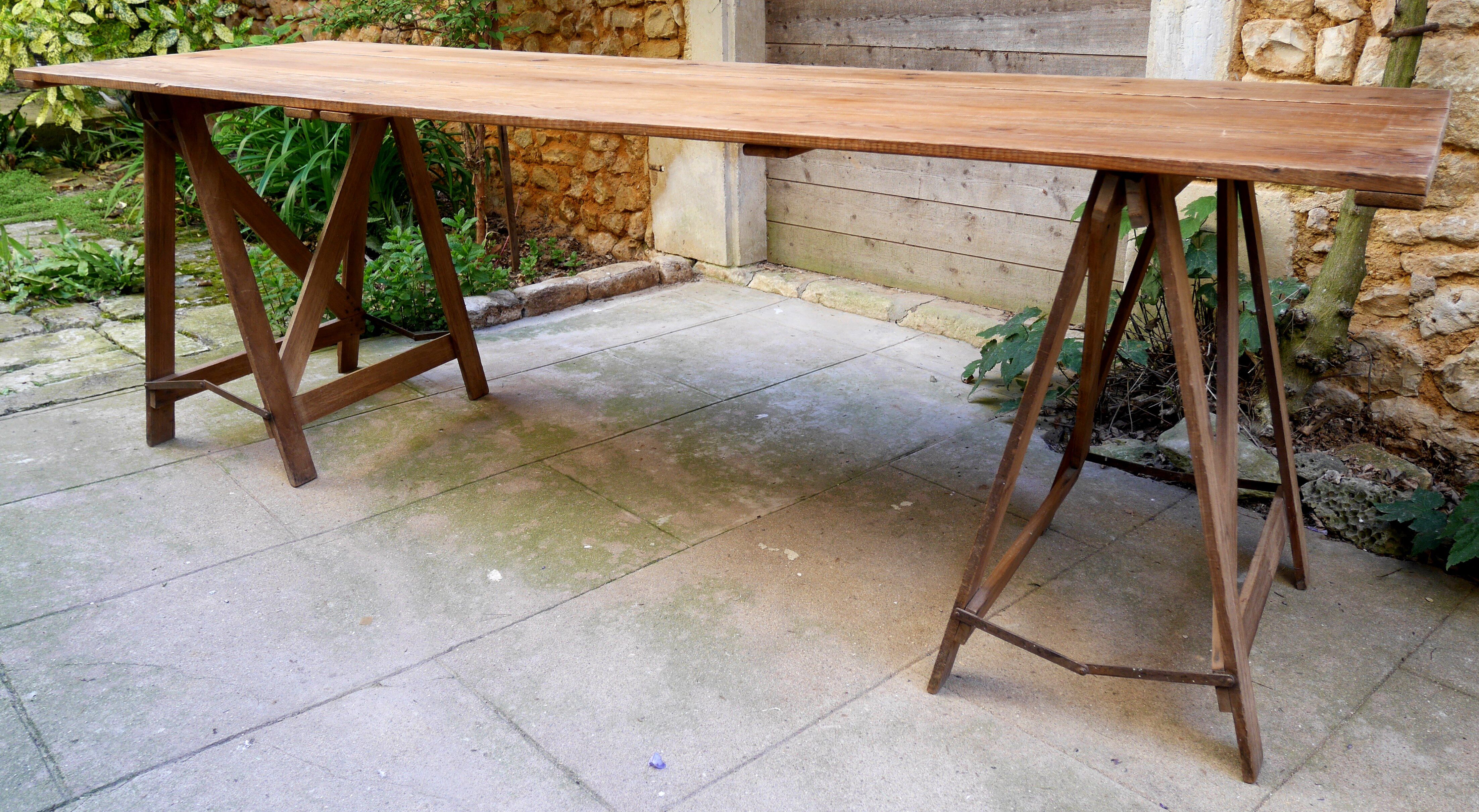 Guinguette table on natural wood trestles