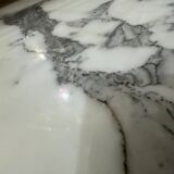 Console en bronze dorée avec plateau en marbre blanc veinée gris