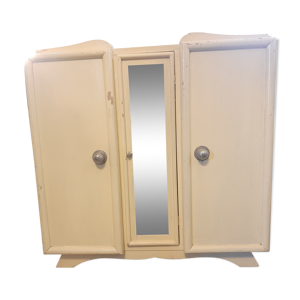 Armoire de poupée
