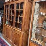 Meuble vitrine de magasin ancien en chêne