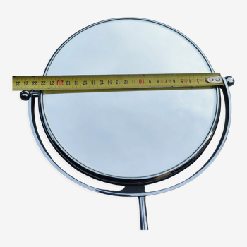 Telescopic magnifying mirror