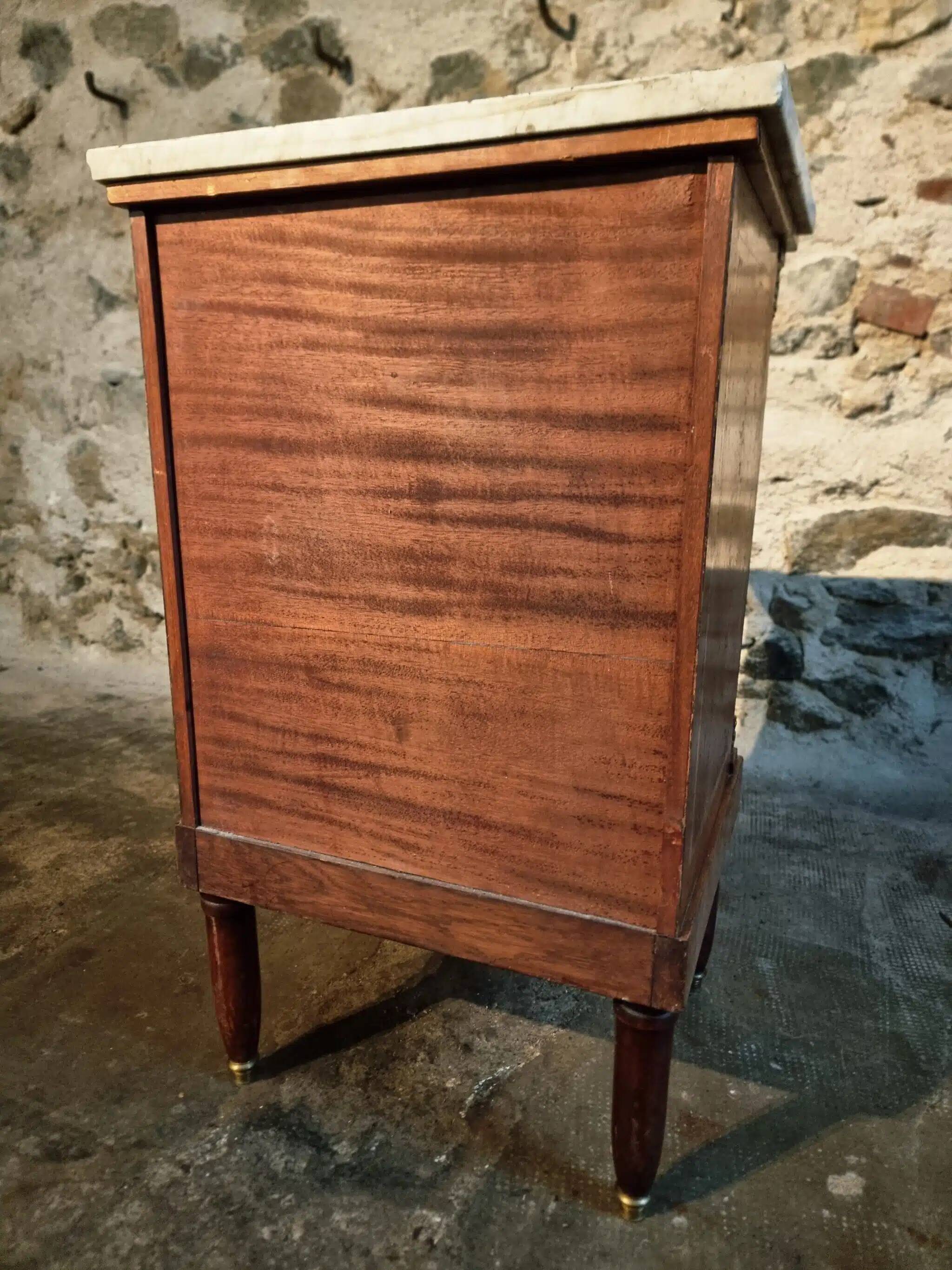 Table de chevet Empire français avec dessus en marbre