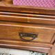 Armoire étagère rafraîchie