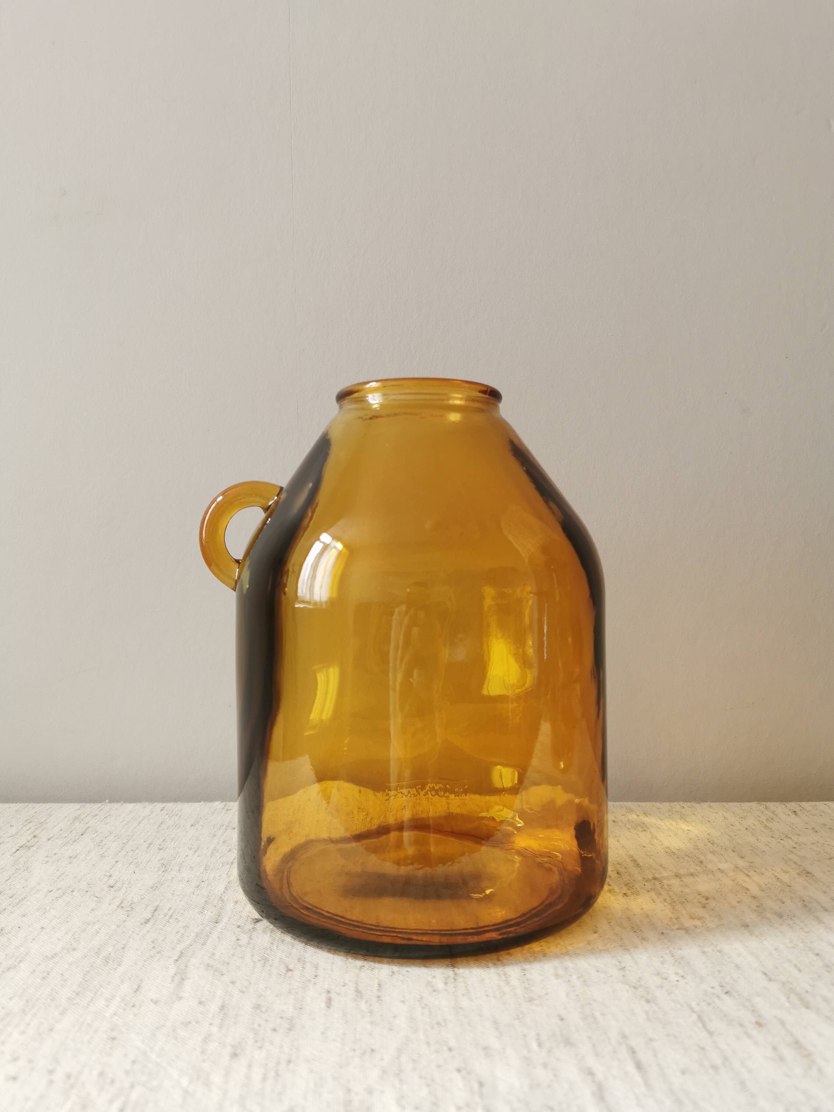 Second hand ochre vase