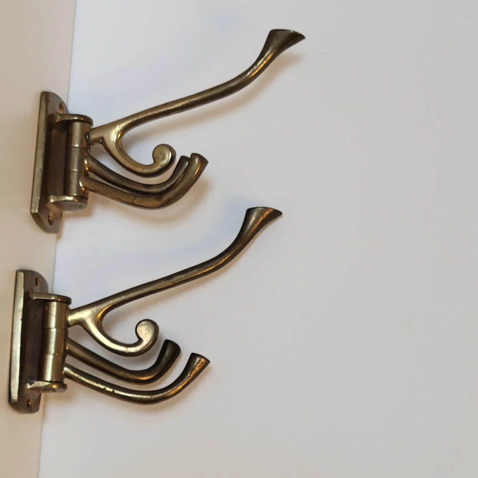 2 hooks with 4 rotating hooks each in brass