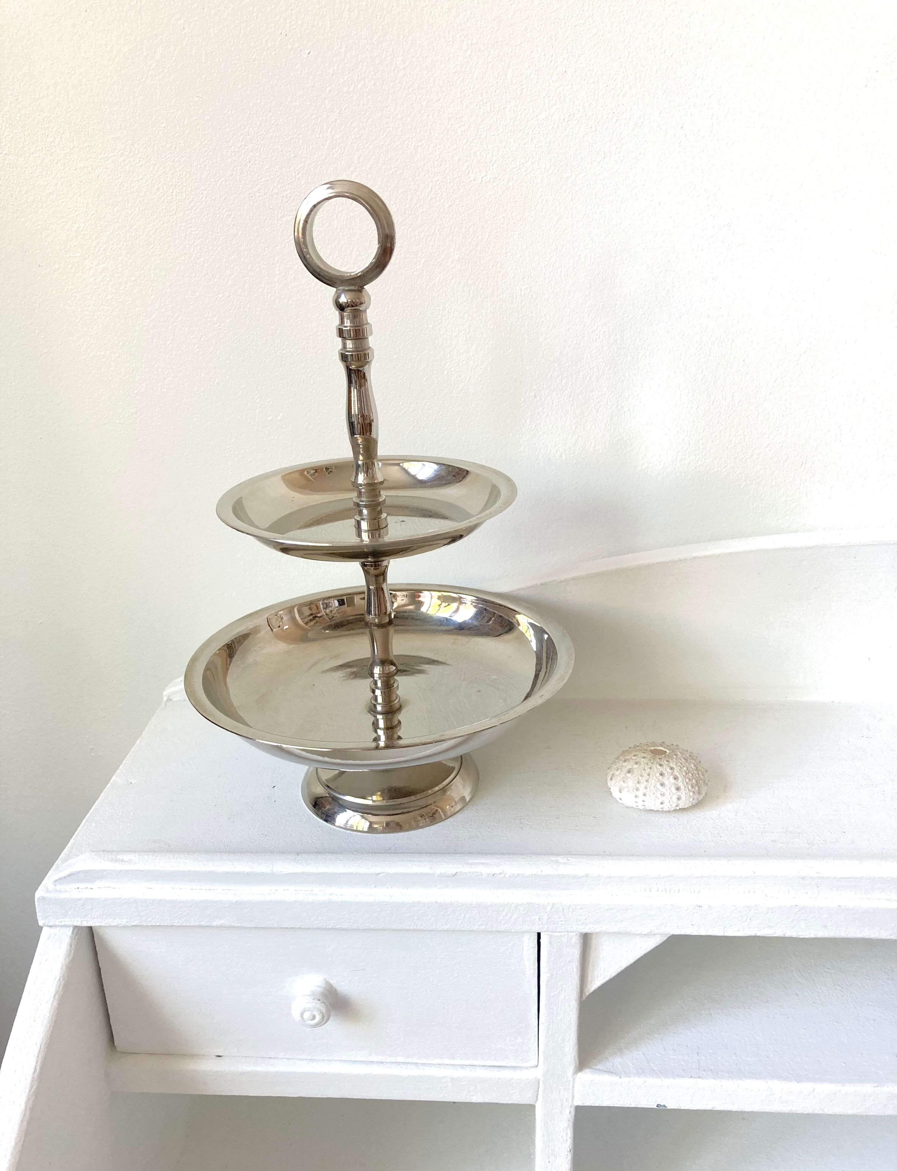 Two-tray display servant