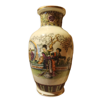 Vase porcelaine décor chinois estampillée