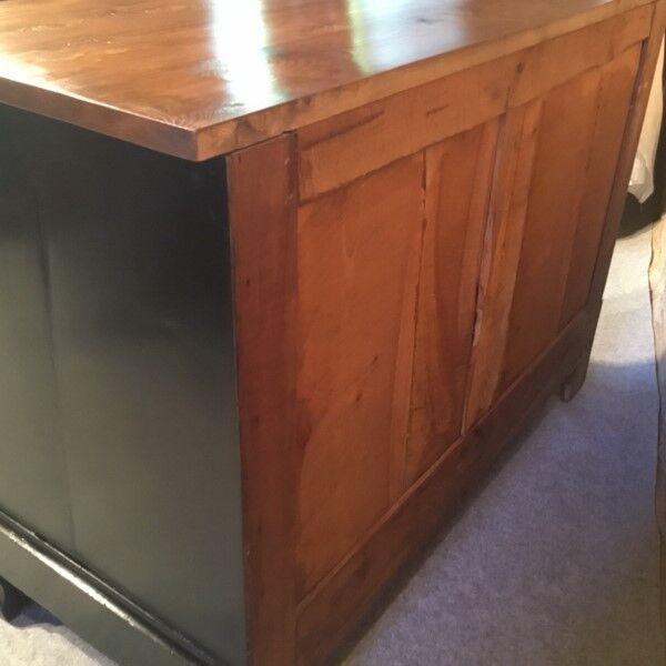 Black chest of drawers