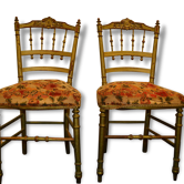 2 chaises en bois doré