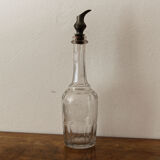 Bouteille de rhum en verre ciselé