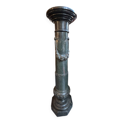Très belle et ancienne colonne en marbre de couleur vert, datant du XIXe siècle